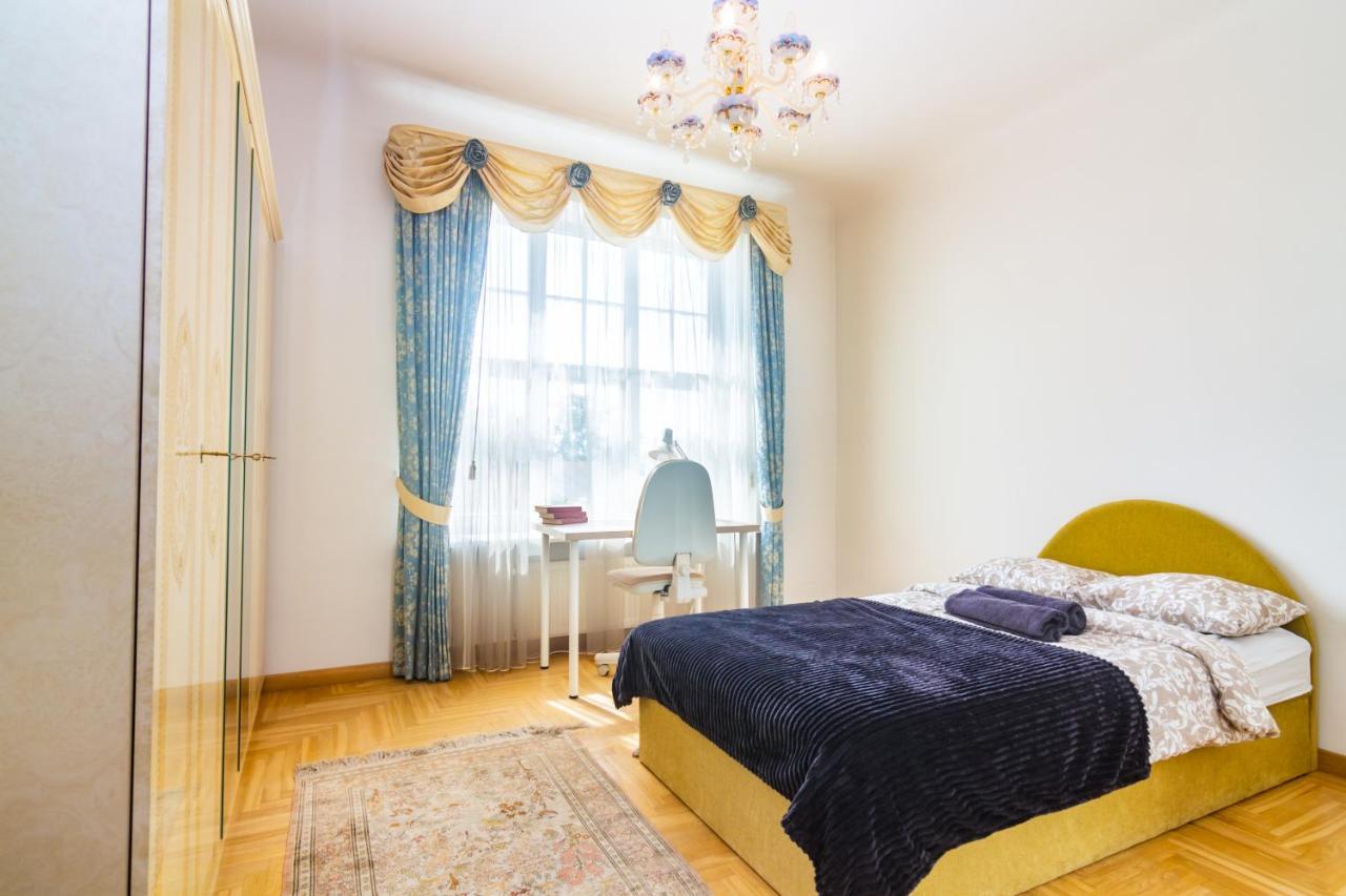 Classic Style Apartment In The Center Of ريغا المظهر الخارجي الصورة
