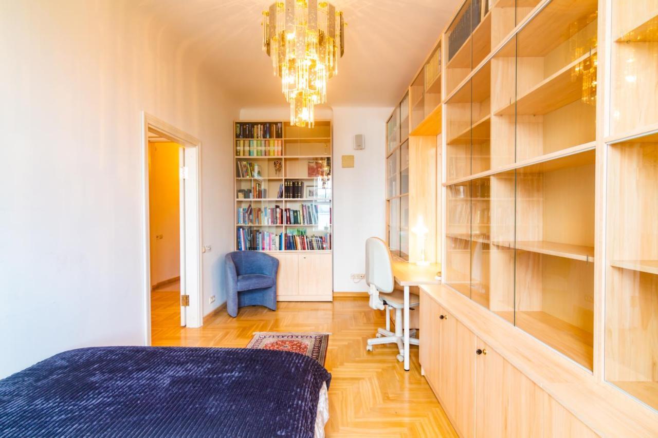 Classic Style Apartment In The Center Of ريغا المظهر الخارجي الصورة