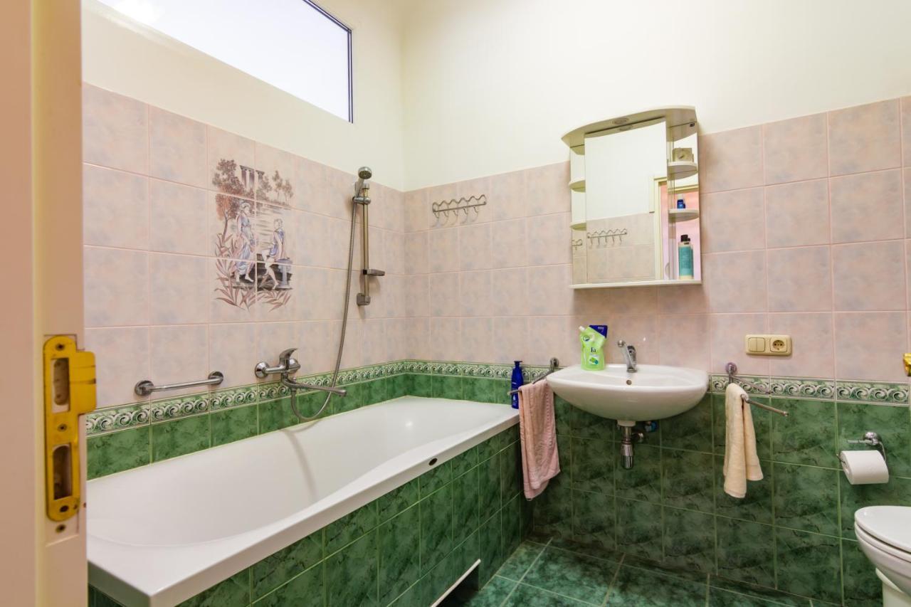 Classic Style Apartment In The Center Of ريغا المظهر الخارجي الصورة